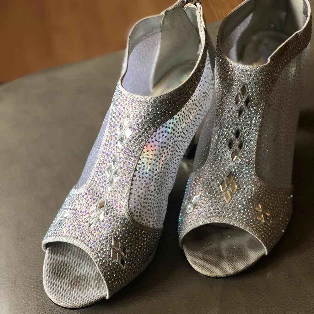 Prom shoes ❤️🖤 - Picture 5 of 5